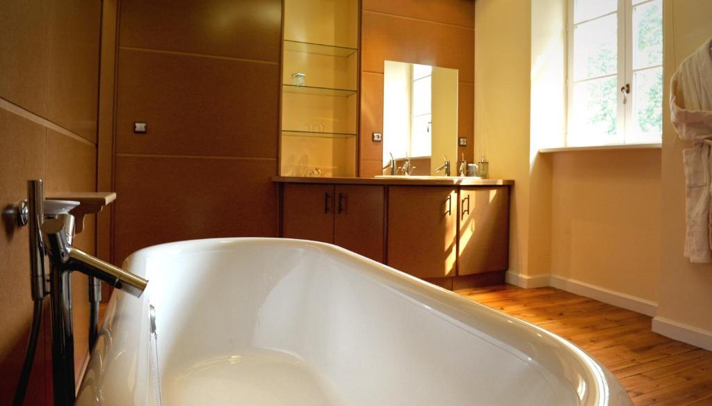 Logis De Nantas Bed and Breakfast Saint-Jean-Bonnefonds Δωμάτιο φωτογραφία