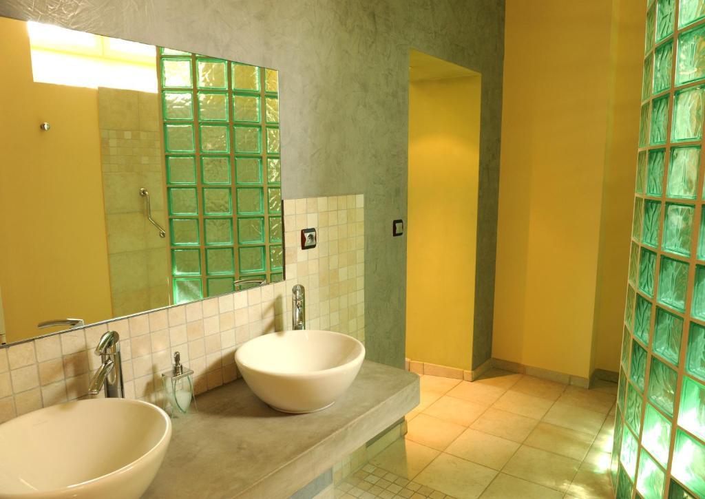 Logis De Nantas Bed and Breakfast Saint-Jean-Bonnefonds Δωμάτιο φωτογραφία