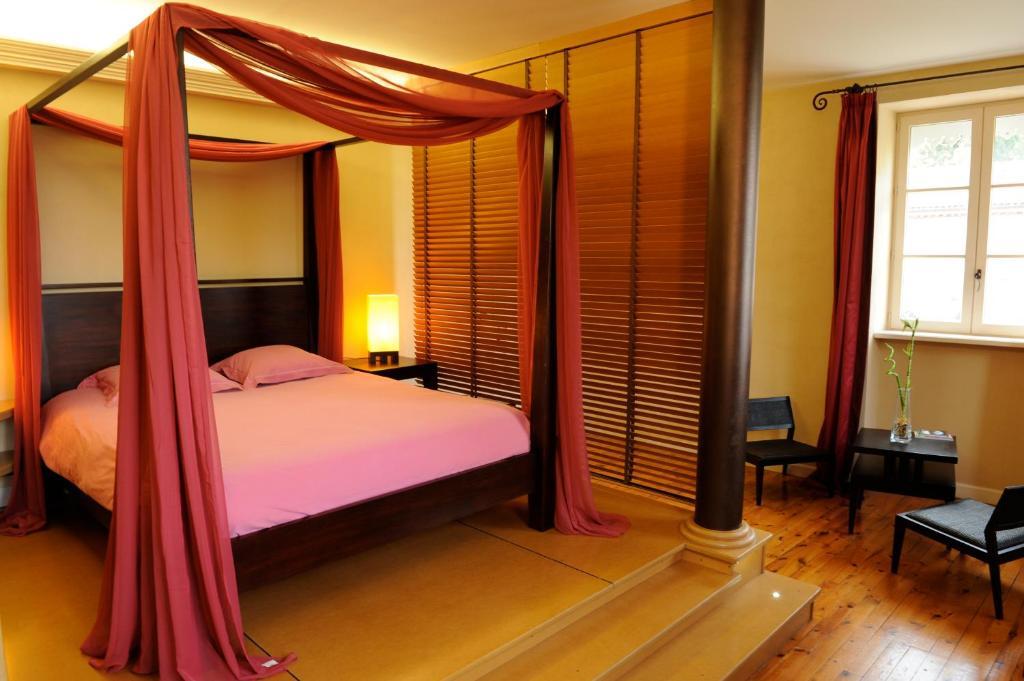Logis De Nantas Bed and Breakfast Saint-Jean-Bonnefonds Δωμάτιο φωτογραφία