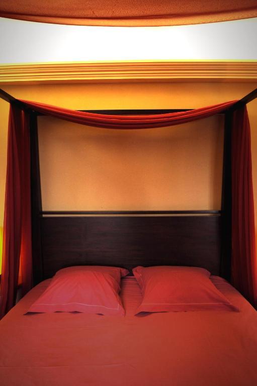 Logis De Nantas Bed and Breakfast Saint-Jean-Bonnefonds Δωμάτιο φωτογραφία
